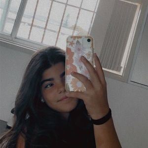 Meet your Posher, Julia